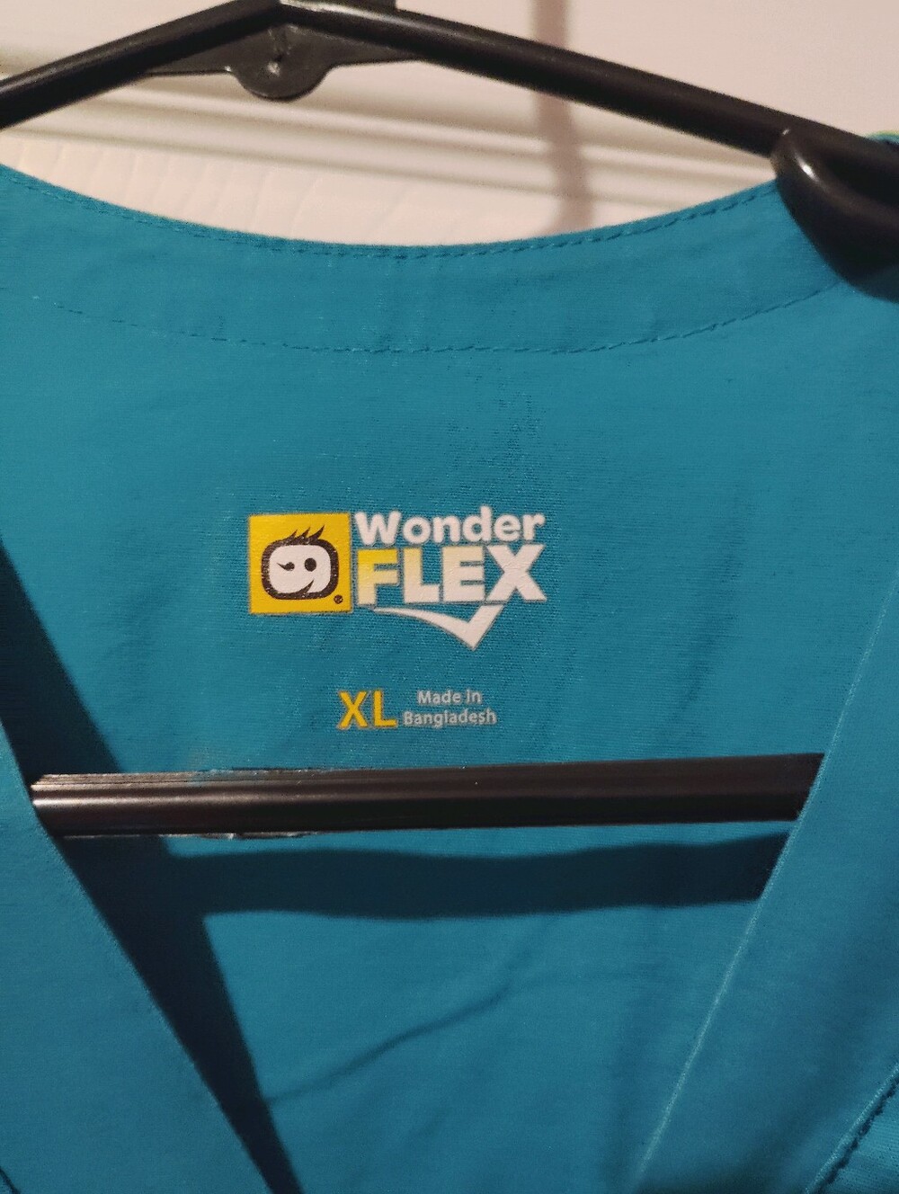 Wink Flex by WonderWink Scrub Top Turquoise & Apple Green – Excellent Condition.